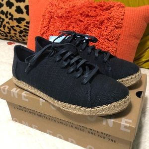 TOMS Lena in Navy